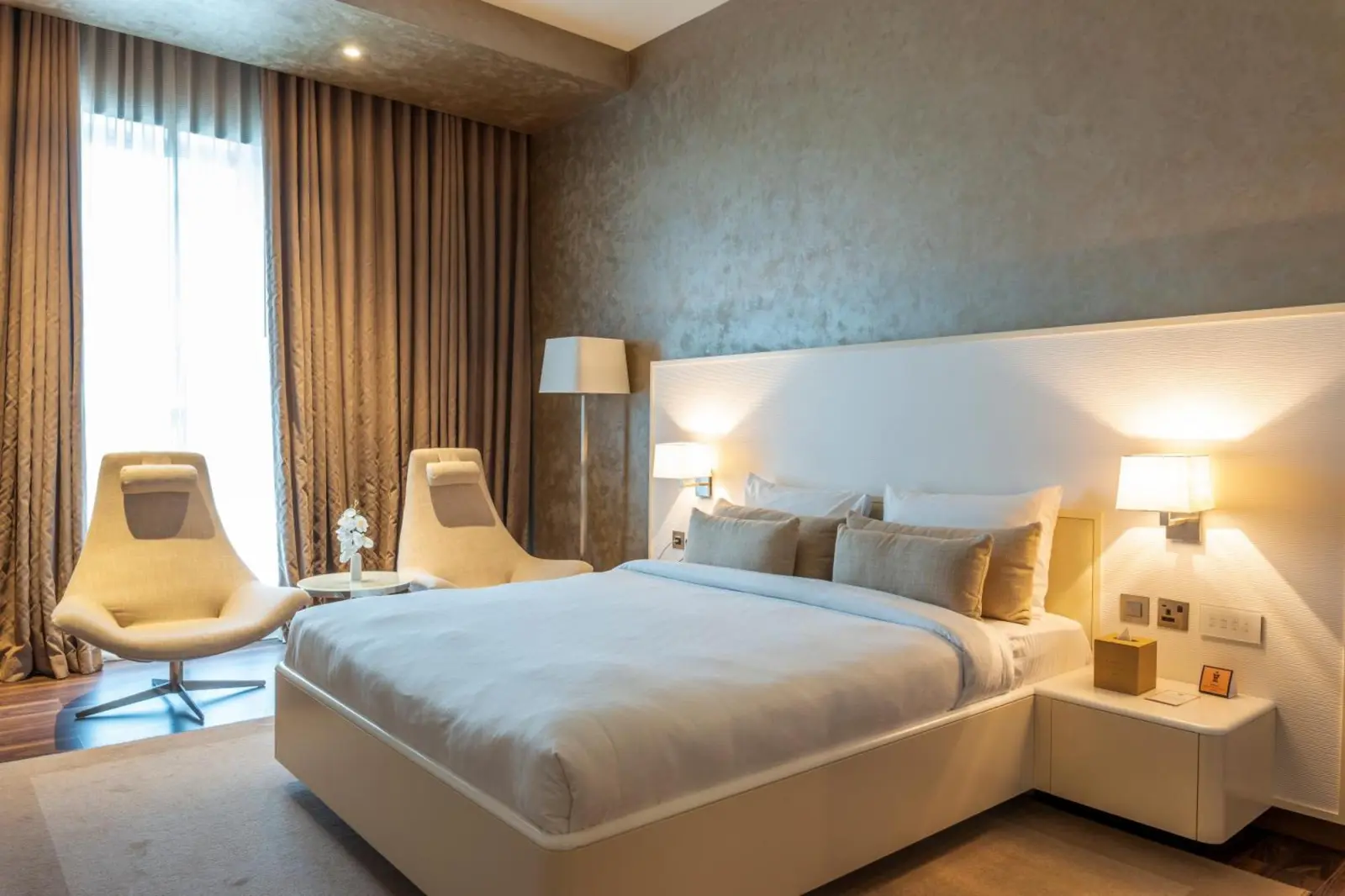 Interior de habitación cómoda en Remal Hotel & Villas Al Dhannah City