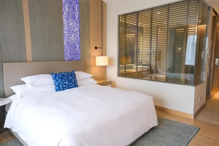 Atractivo dormitorio en Renaissance Pattaya Resort & Spa