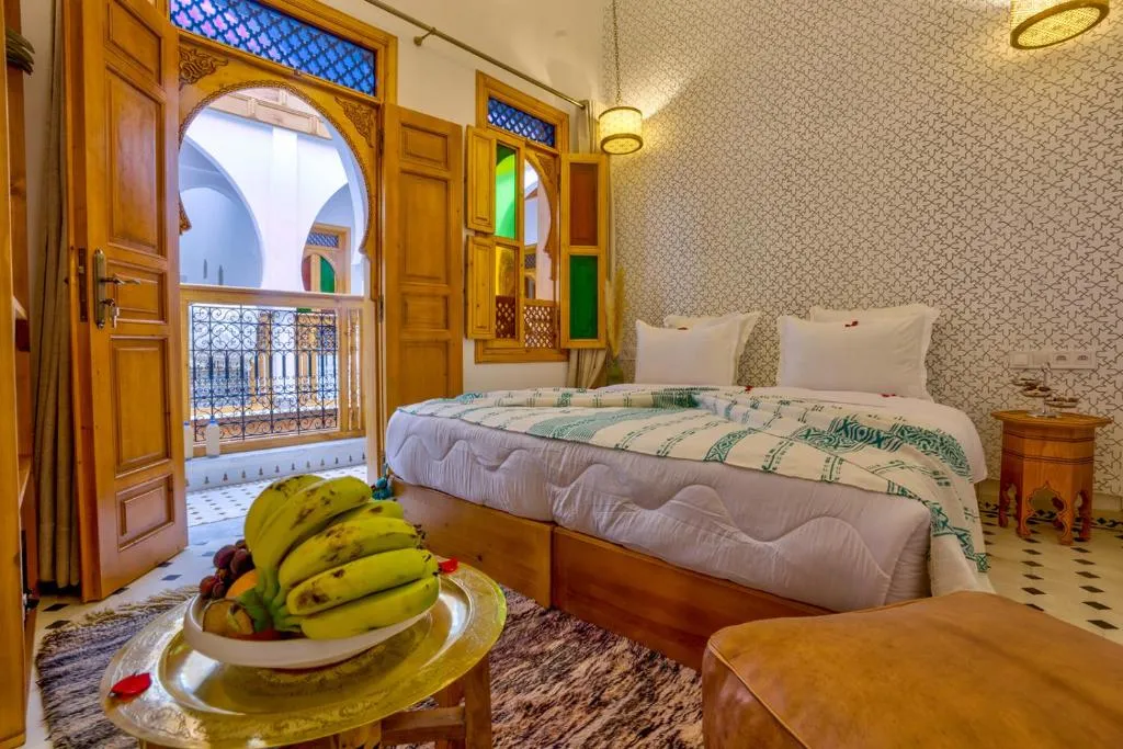 Riad AL-Ghazlan & Spa geräumiges Schlafzimmer mit Balkonzugang