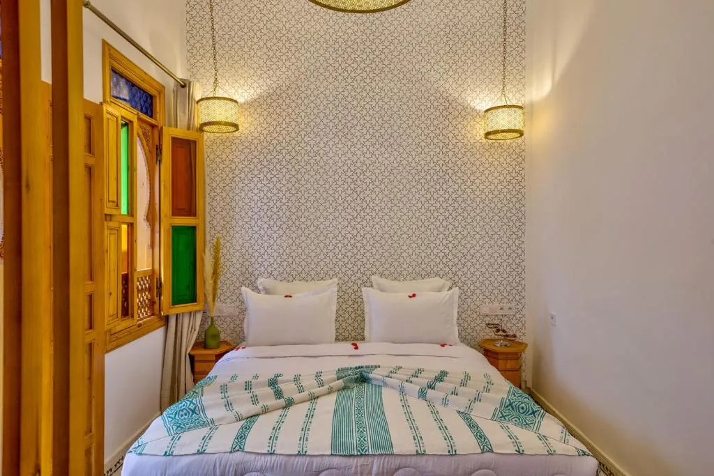Stylisches Doppelzimmer im Riad AL-Ghazlan & Spa mit Dekor