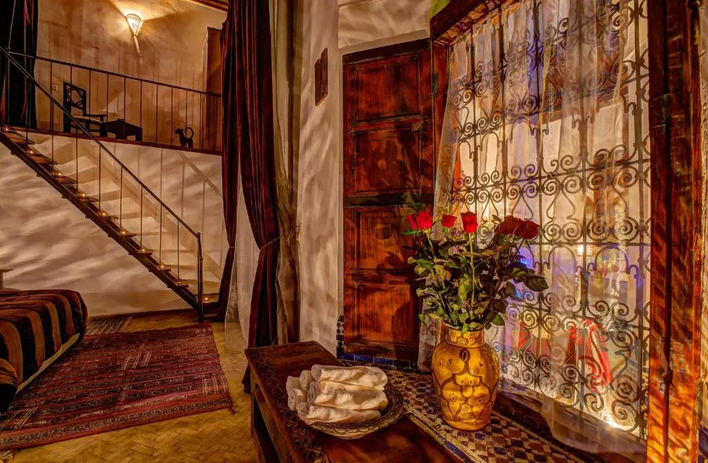 Charming decor detail in Riad Almaz, Fes with flowers