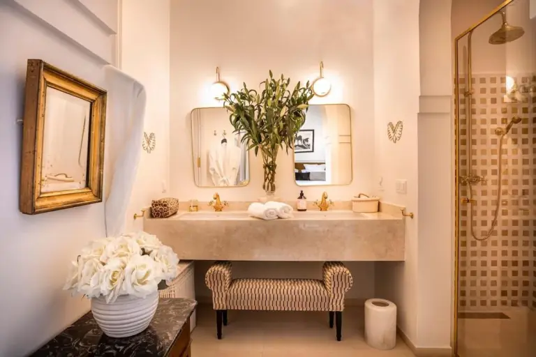 Un baño elegante en Riad Anaqa, Marrakech