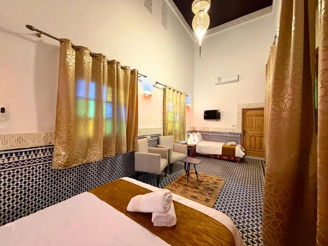 Family room with traditional decor at Riad Fez in Fes