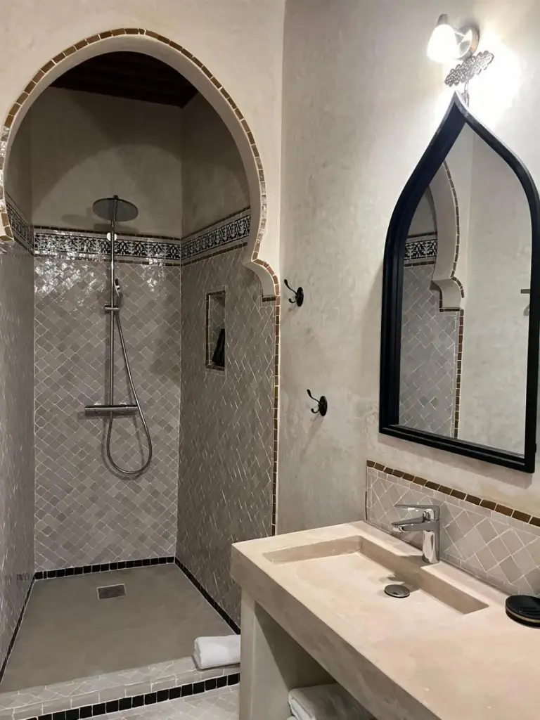 Riad Hanael Garden & Spa bathroom with shower