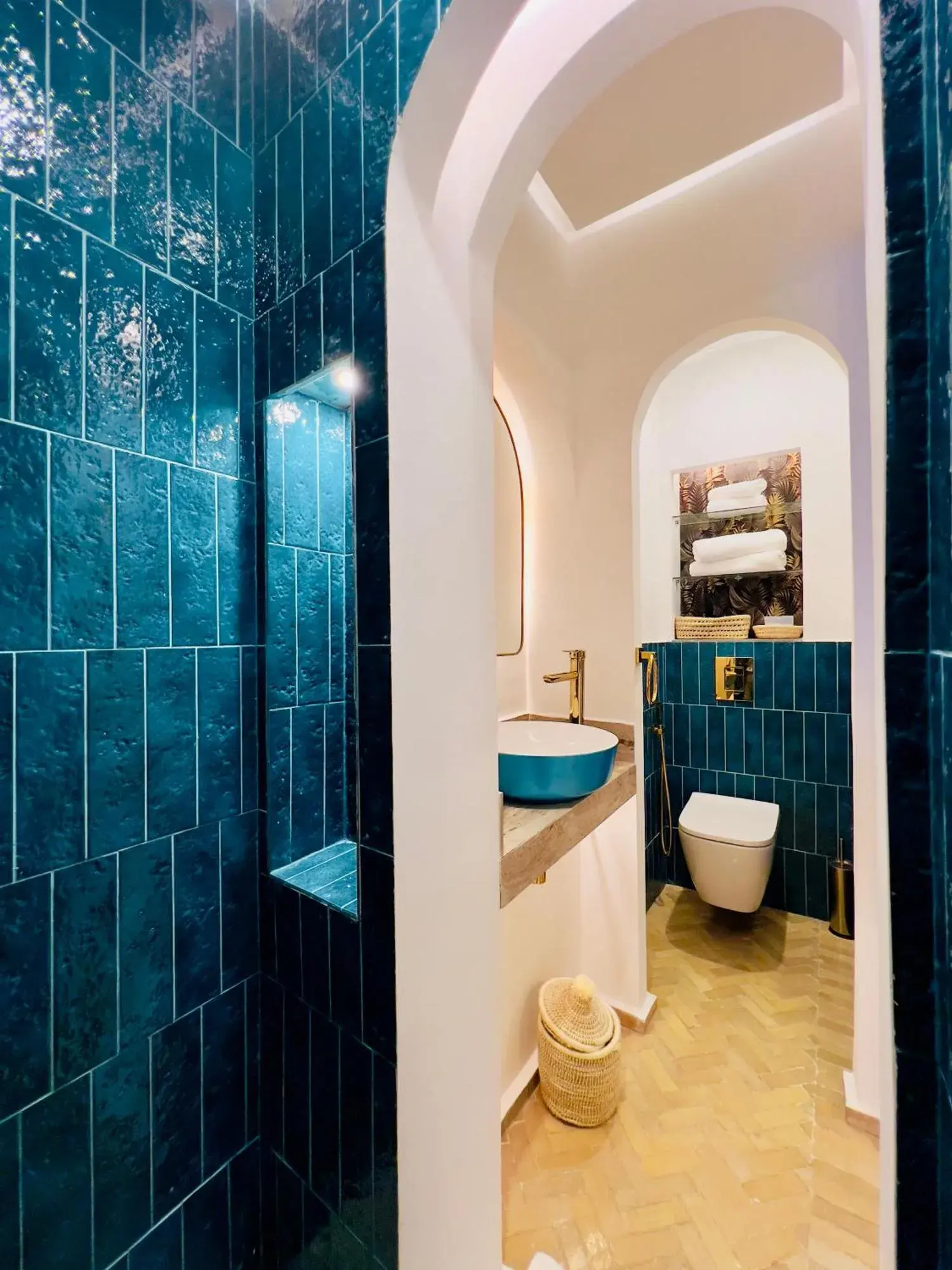 Dusch- und Toilettenbereich im Badezimmer im Riad Kaya in Marrakesch
