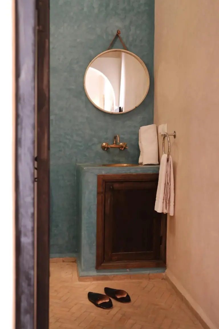 Bathroom area at Riad l'Oiseau du Paradis in Marrakech