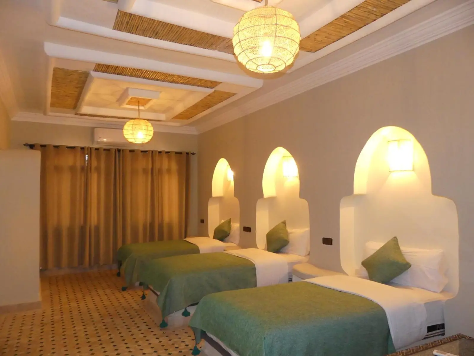 Dreibettzimmer im Riad La Luna in Merzouga