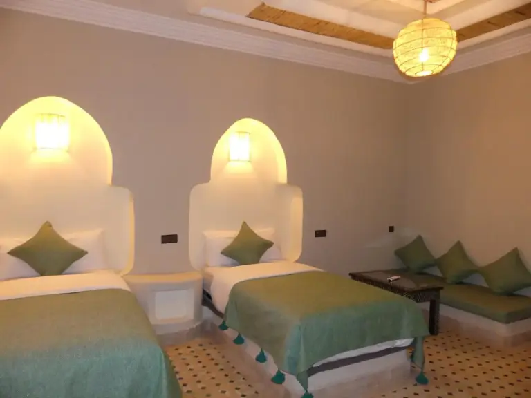 Dreibettzimmer im Riad La Luna in Merzouga