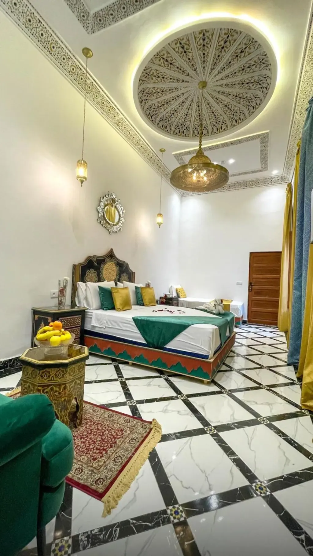 Chambre luxueuse au Riad Lala Zehra à Fes