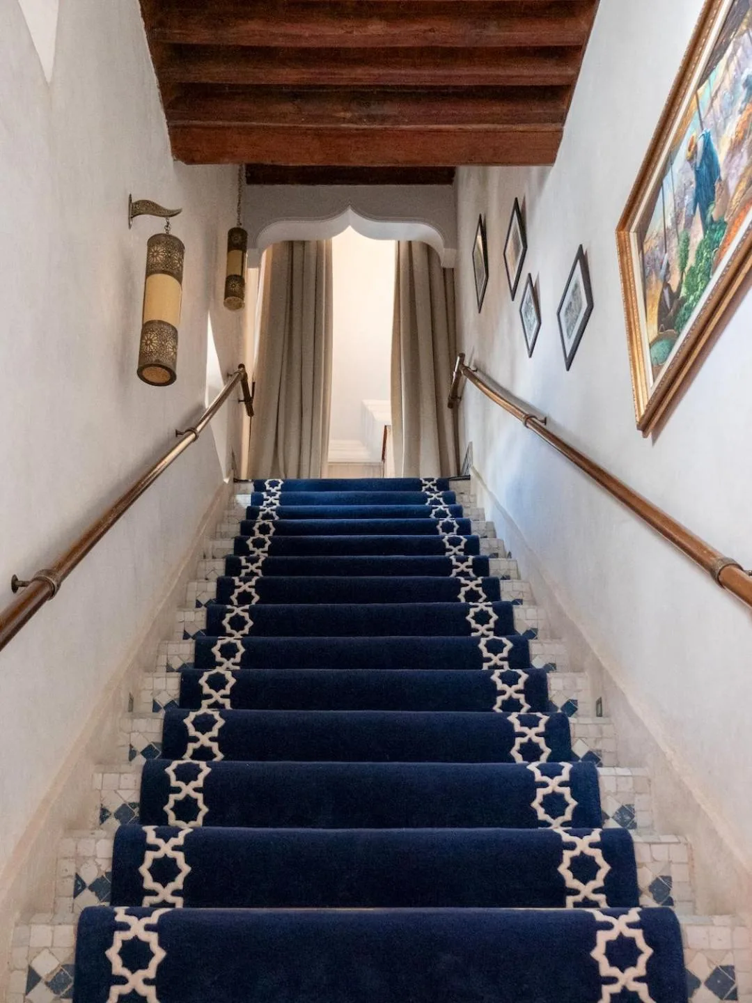Escalera decorativa en Riad Mayfez Suites & Spa