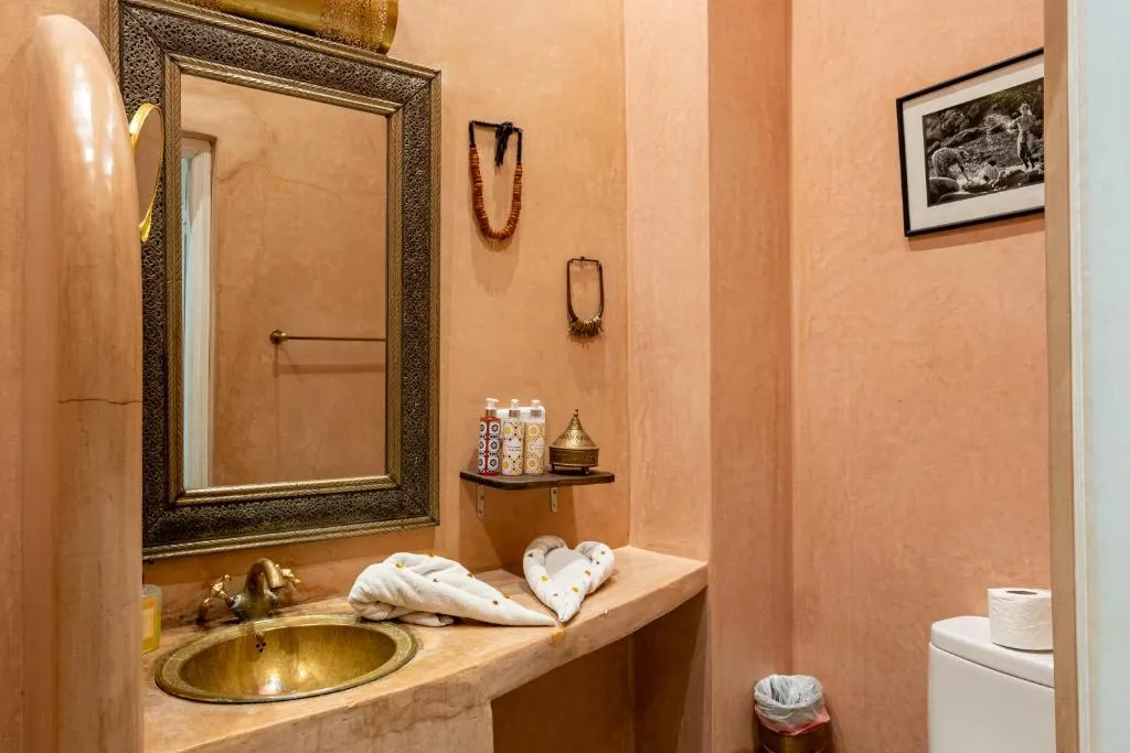 Bathroom features at Riad MISS CARACAL in Marrakech