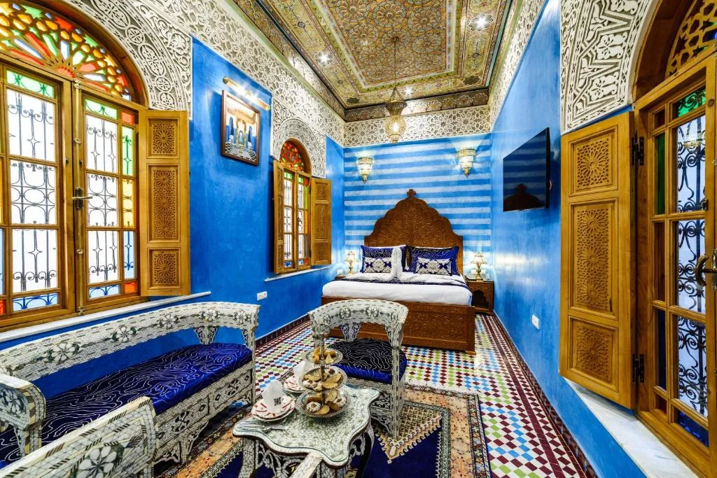Living area of Blue Suite at Riad Rcif Alif Suite & SPA in Fes