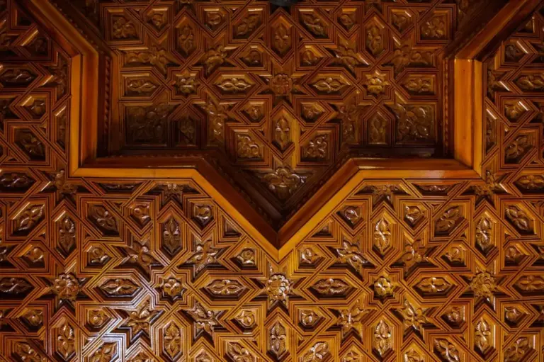 Riad Rcif & Spa Originale intricate wooden ceiling design