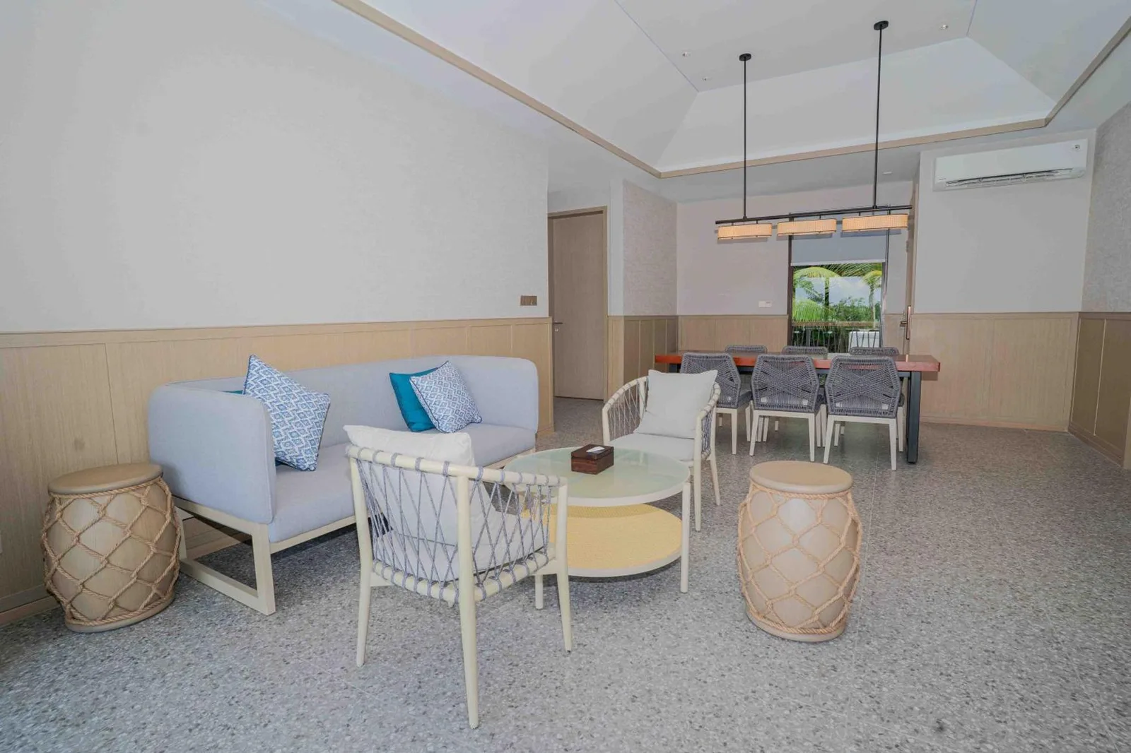 Dining area at Riahi by Swiss-Belhotel, Batam