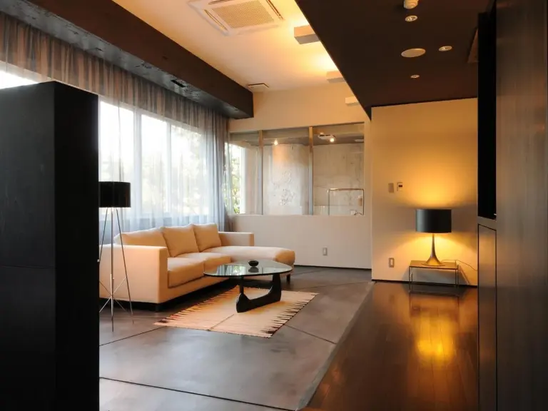 Cozy living room in River Retreat Garaku