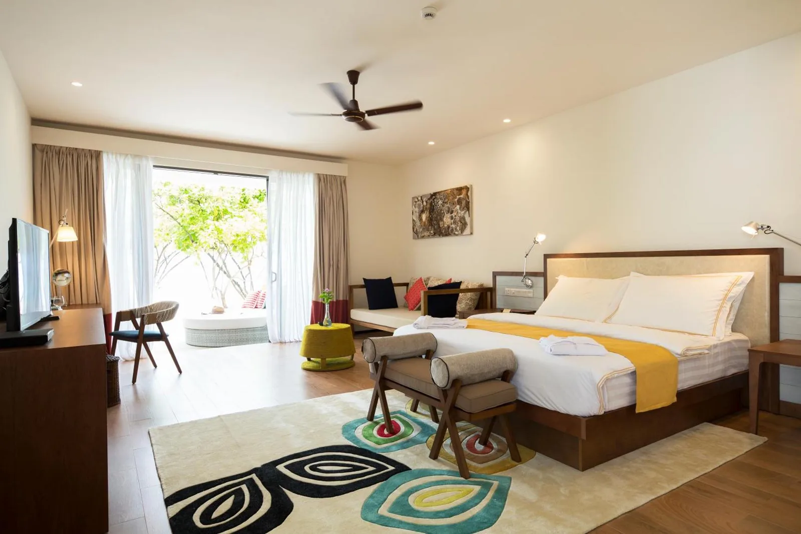 Interior of a guest room at ROBINSON NOONU