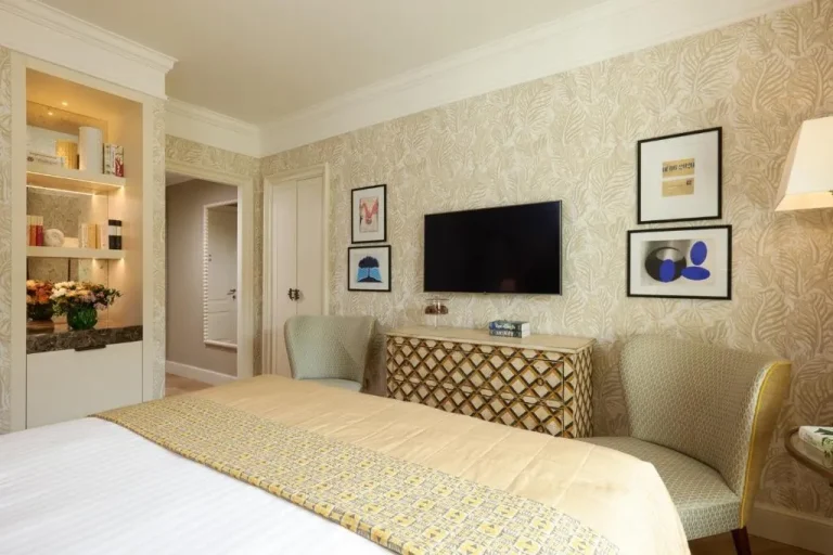 Rocco Forte Hotel Savoy bedroom