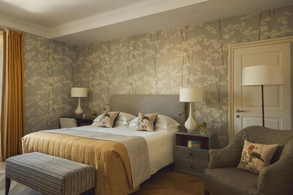 Rocco Forte Hotel Savoy bedroom