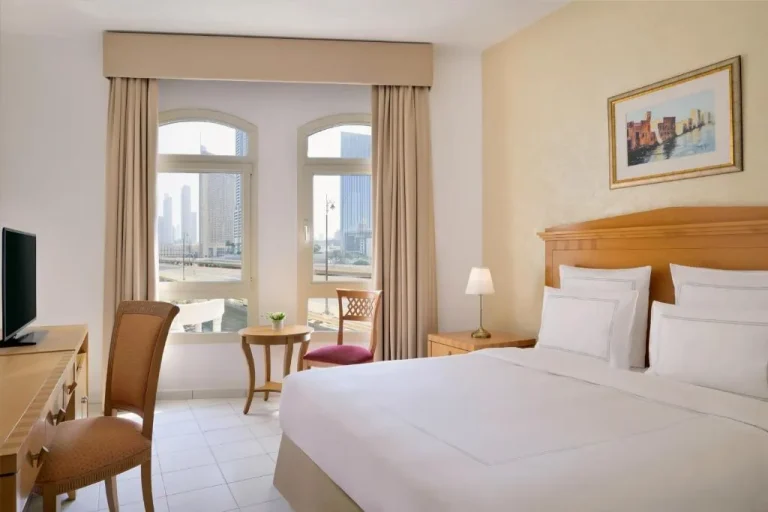 Gemütliches Schlafzimmer in Roda Al Murooj Residences