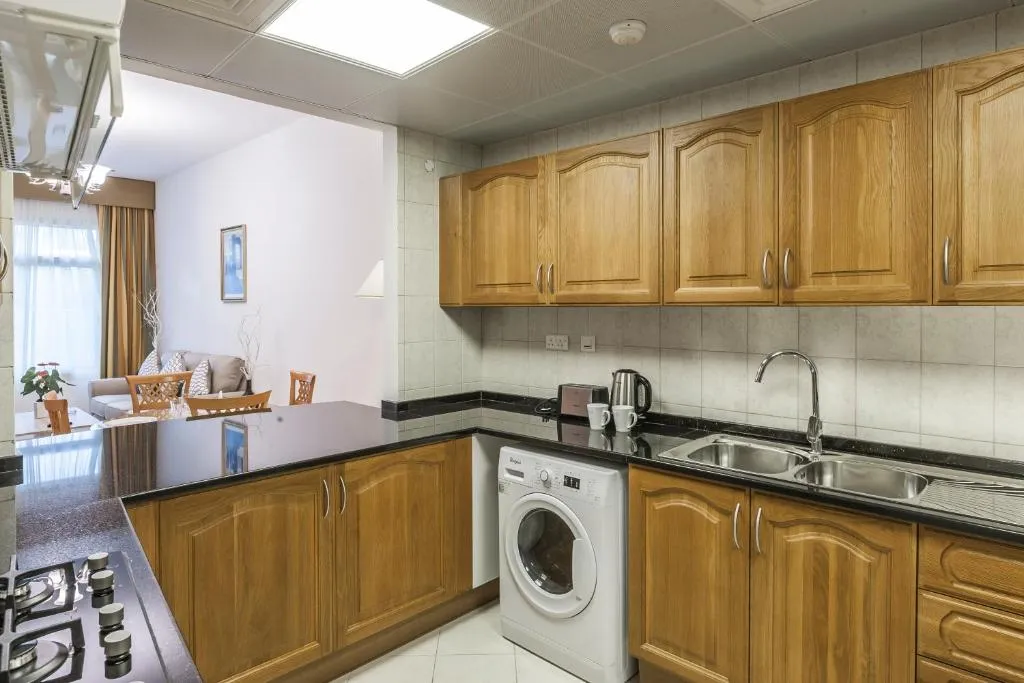 Küchenzeilenbereich im Roda Al Murooj Residences