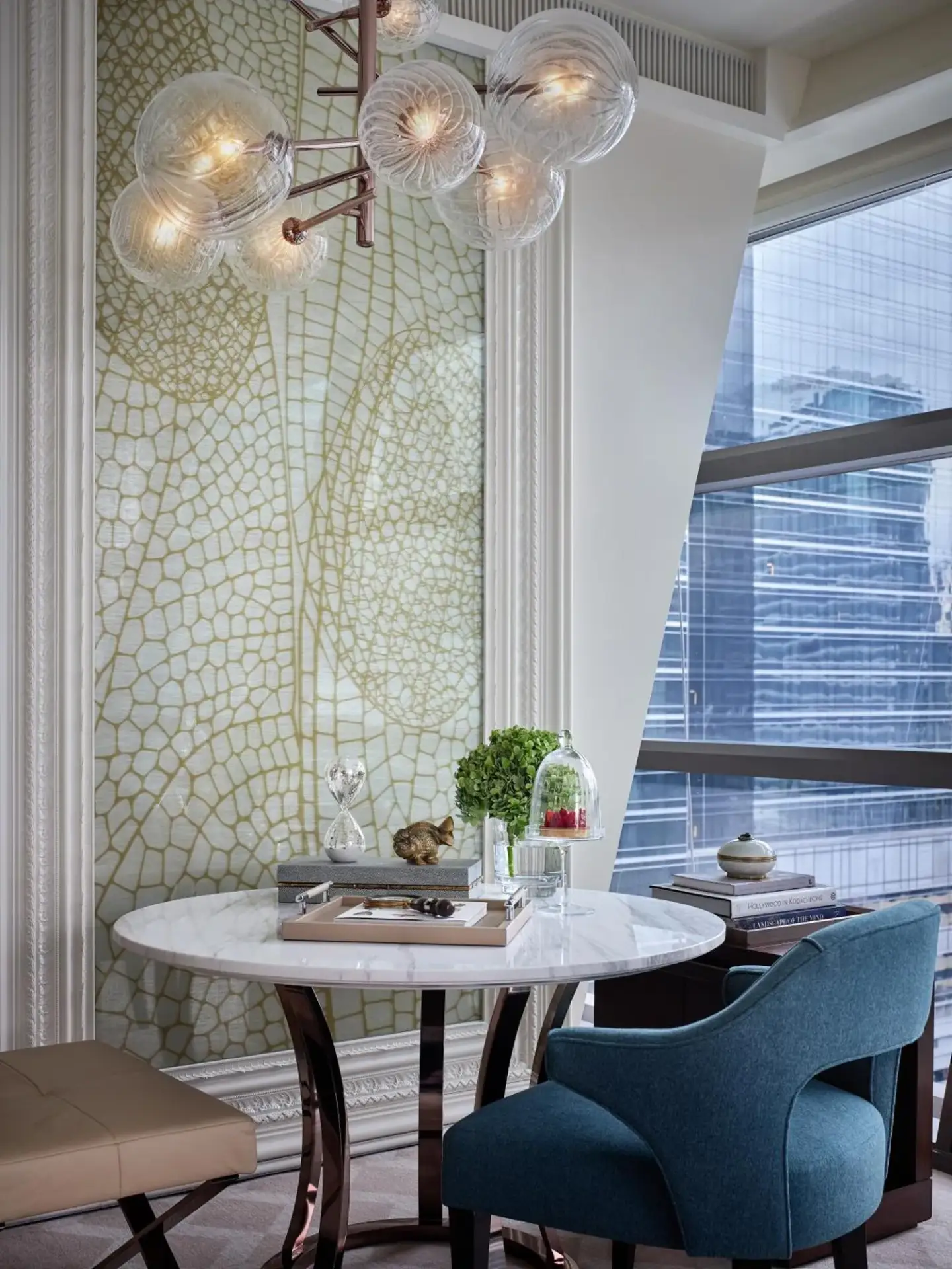 Espace de restauration chic au Rosewood Bangkok