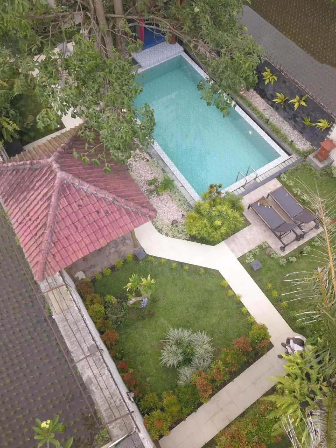 Aerial view of Rosseno Villa and its pool