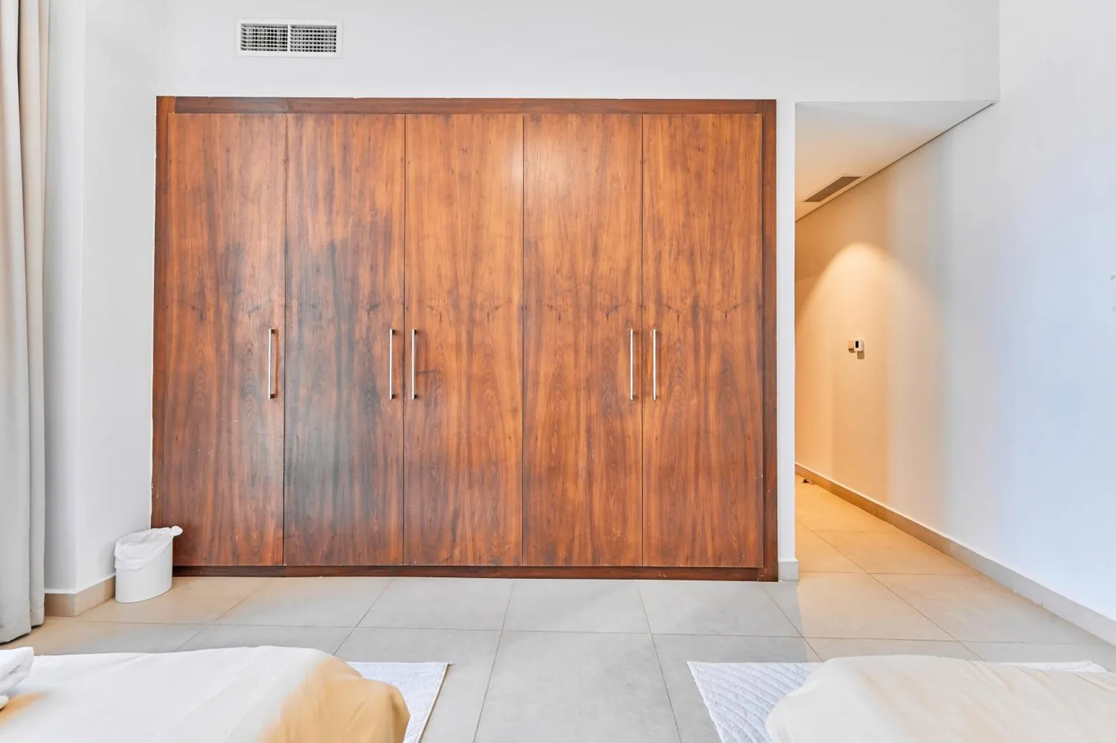 Armoire dans Rovostays Burj Khalifa View Apartments
