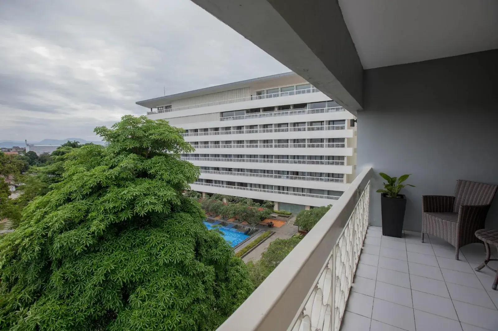 Vista desde el balcón en Royal Ambarrukmo Yogyakarta