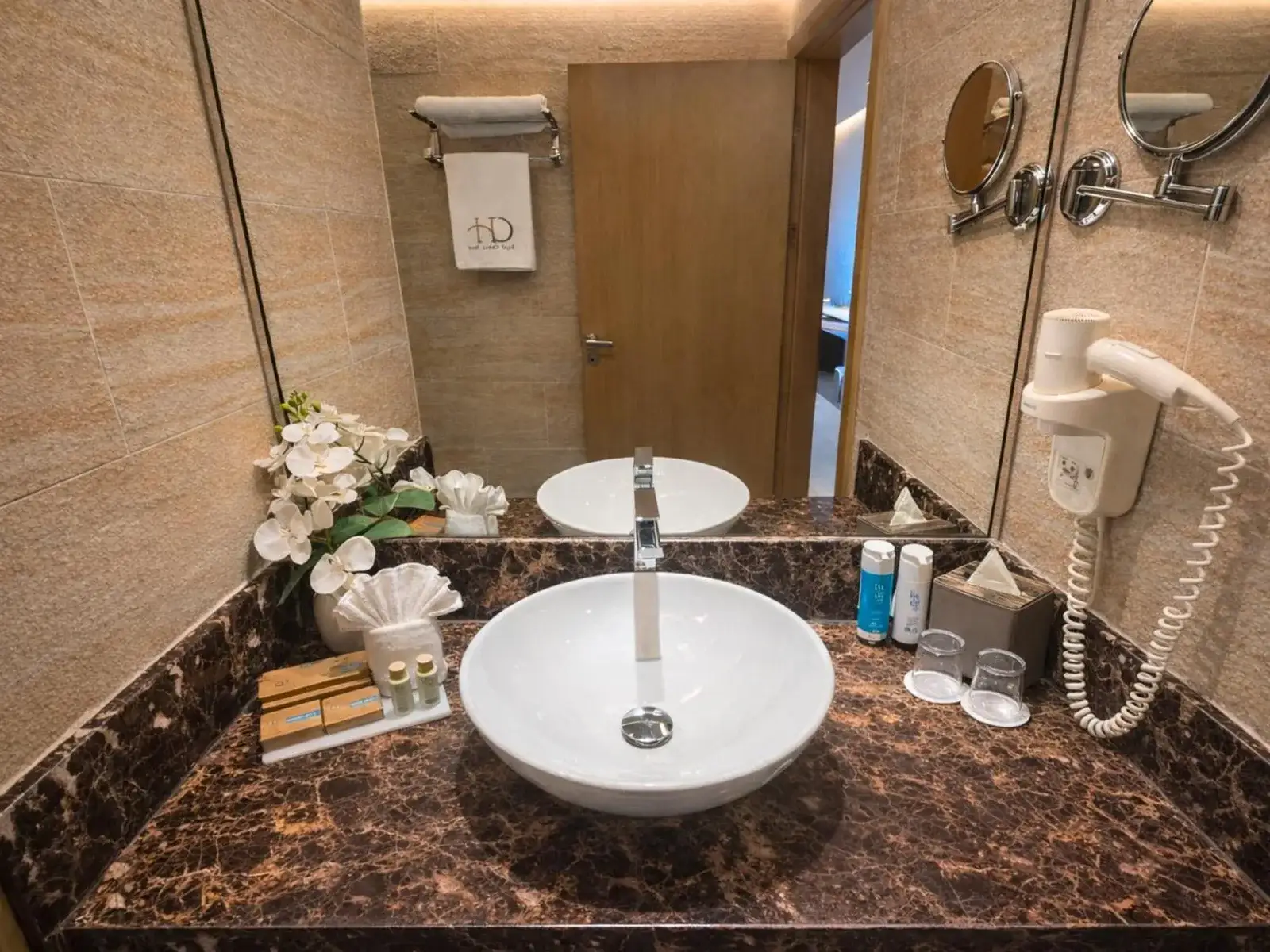 Elegante baño en Royal Central Hotel and Resort The Palm en Dubái