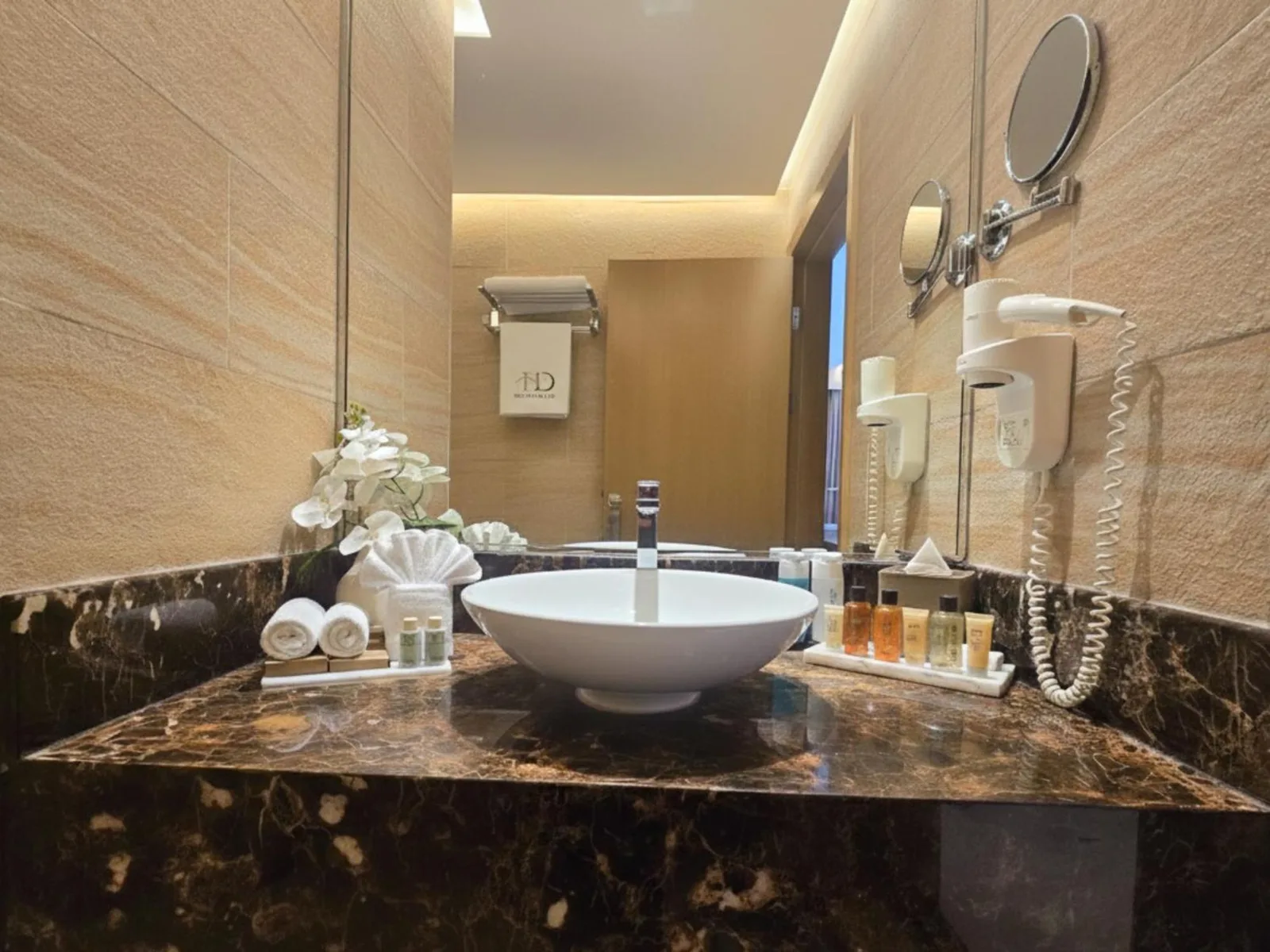 Baño elegante en Royal Central Hotel and Resort The Palm en Dubái