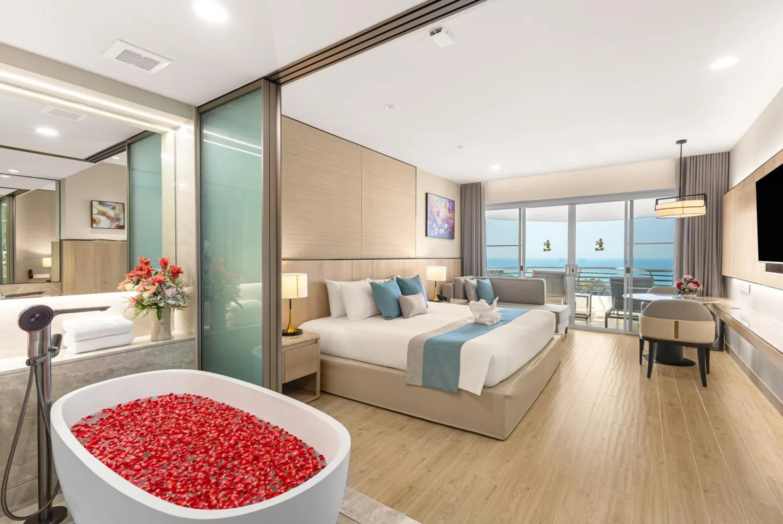 Royal Cliff Grand Hotel Pattaya deluxe room with ocean view