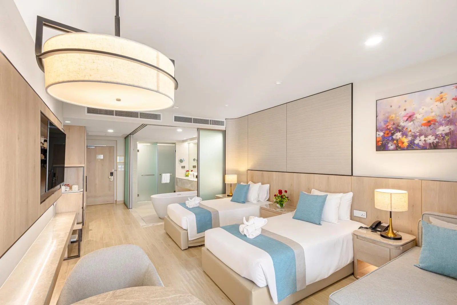 Royal Cliff Grand Hotel Pattaya family suite with two beds