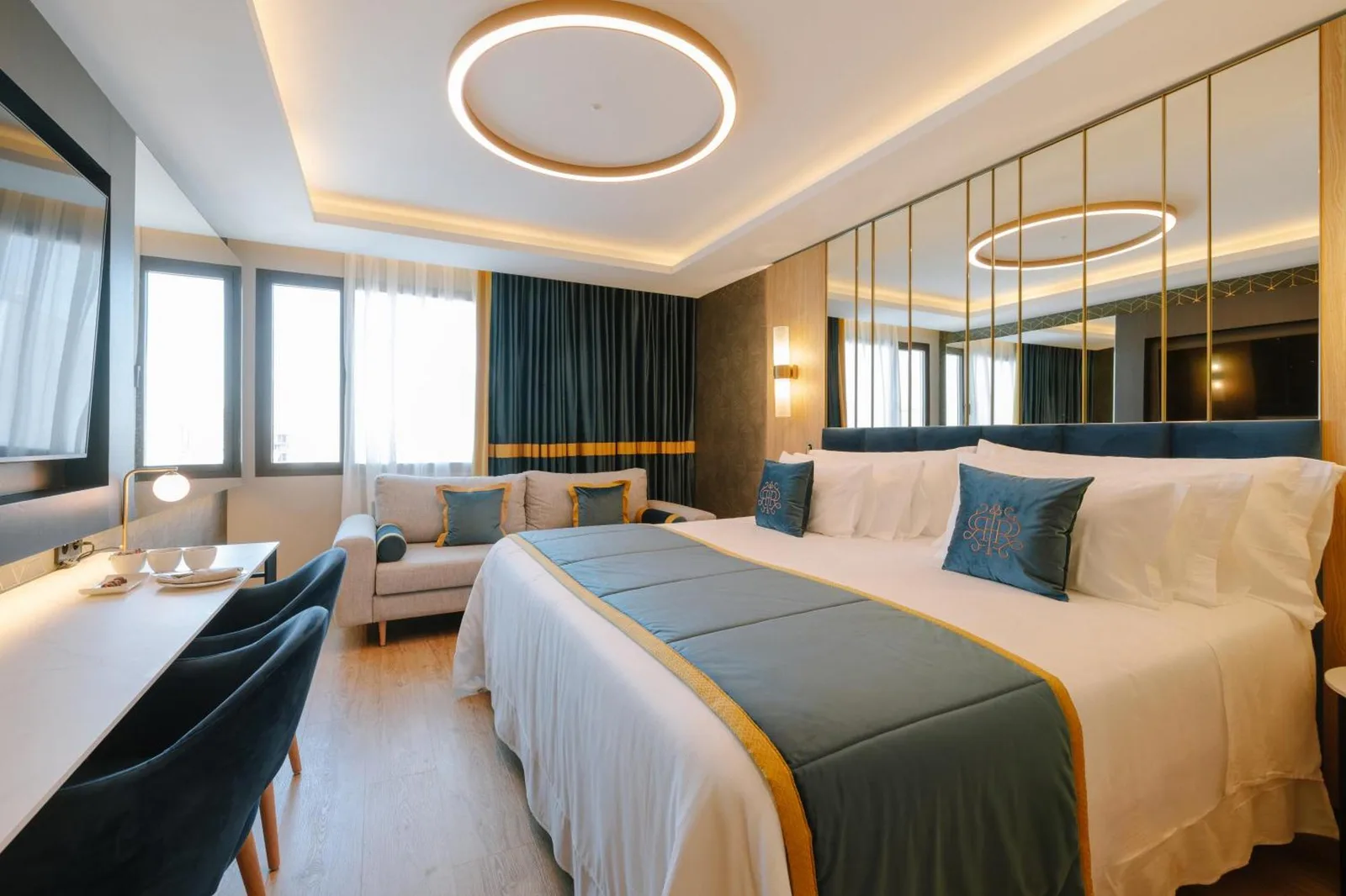 Suite élégante au Royal Hideaway Casablanca avec ambiance cosy