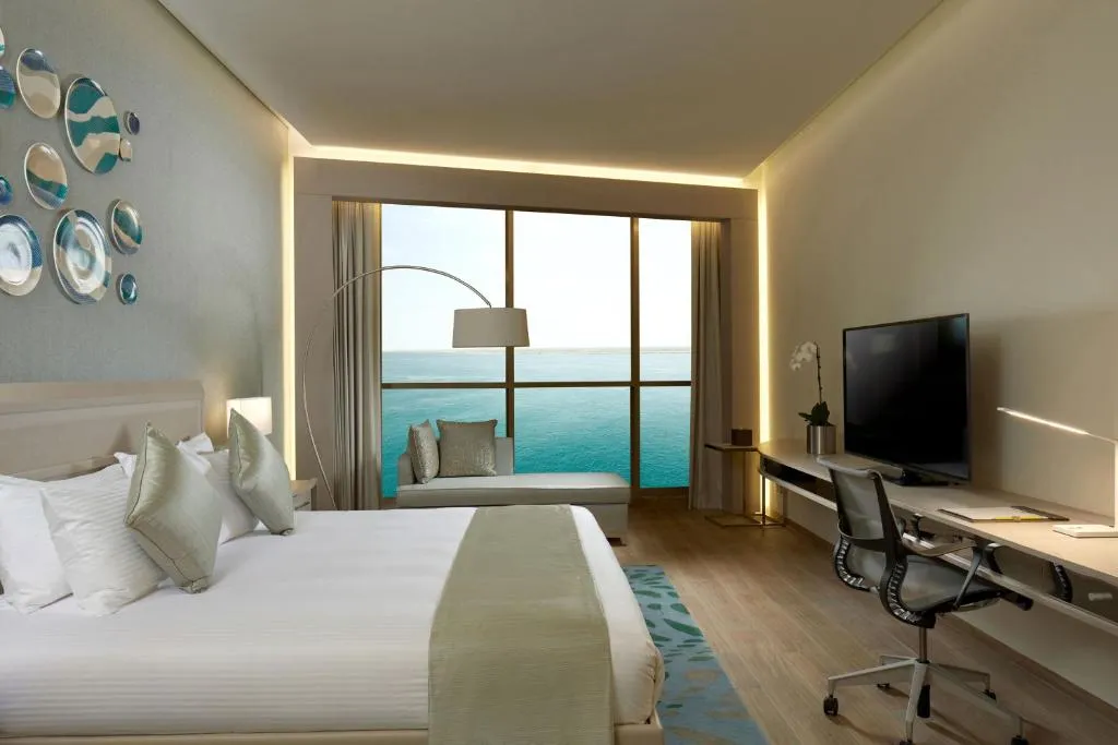 Suite elegante en Royal M Hotel Abu Dhabi by Gewan con modernas comodidades