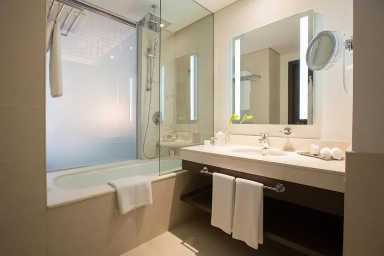 Bathroom at Royal M Hotel Fujairah by Gewan