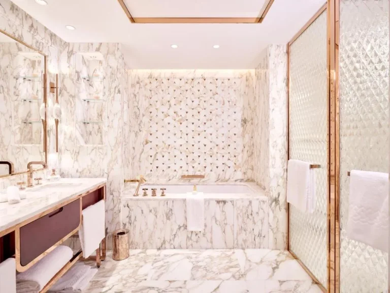 Luxusbadezimmer im Royal Mansour Casablanca