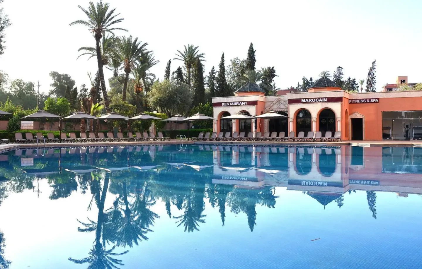 Royal Mirage Deluxe swimming pool area with restaurant in Marrakech