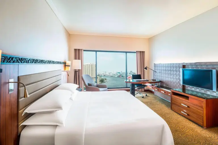 Chambre avec vue sur le fleuve du Royal Orchid Sheraton Riverside Hotel Bangkok