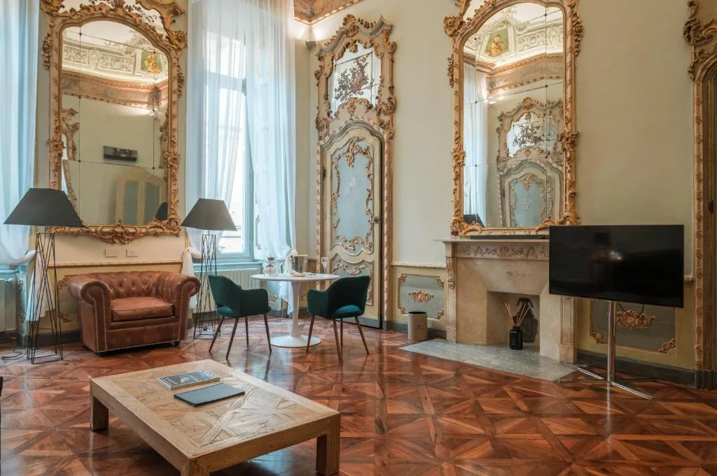Royal Palace Hotel luxurious living space in Turin