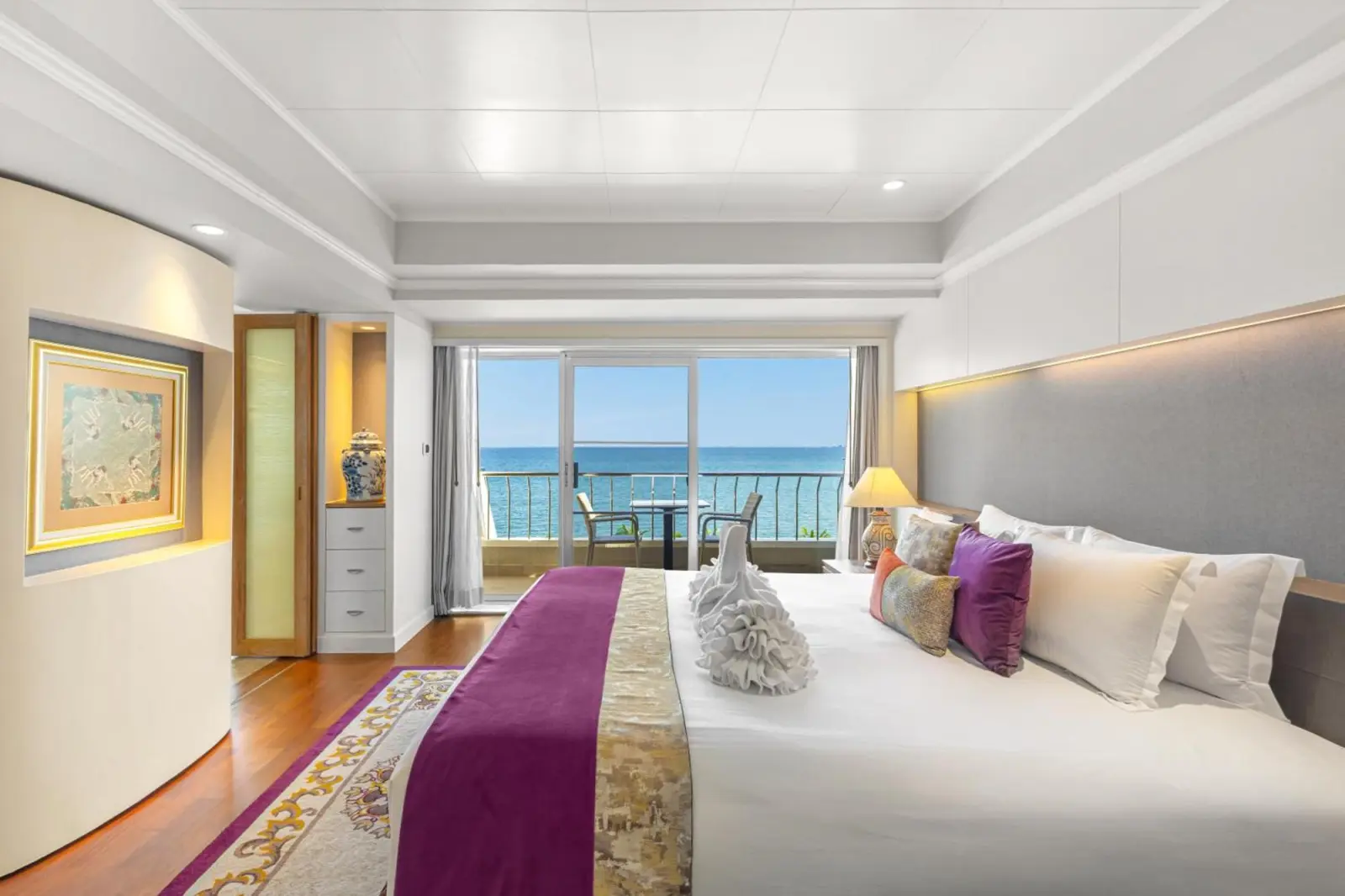 Habitación acogedora en Royal Wing Suites & Spa Pattaya