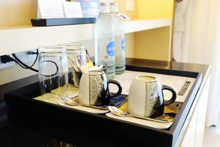 Coffee station avec des boissons à Rua Rasada Hotel