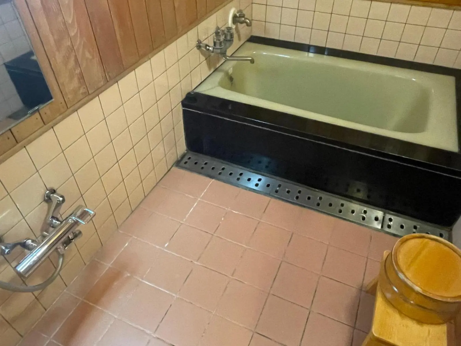 Baignoire de salle de bain au Ryokan Ichinomatsu à Hakodate