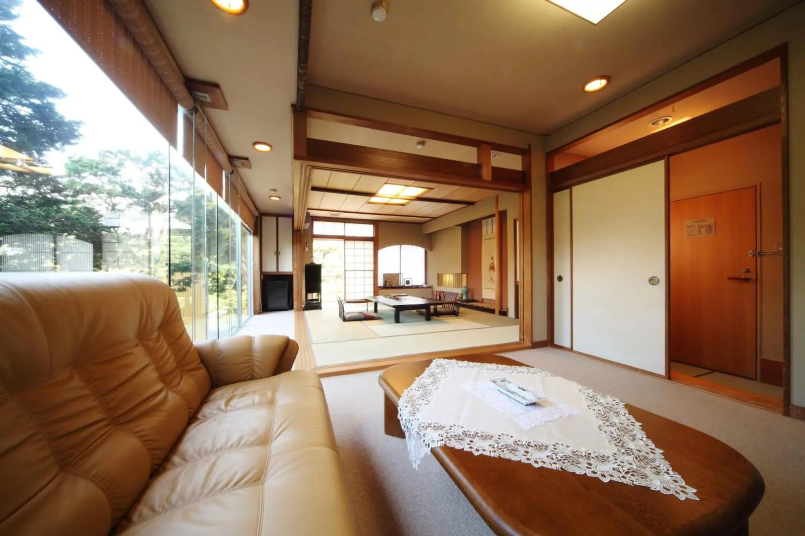 Espace de vie d'une suite au Ryokan Ichinomatsu, Hakodate