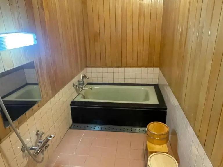 Une autre baignoire au Ryokan Ichinomatsu, Hakodate