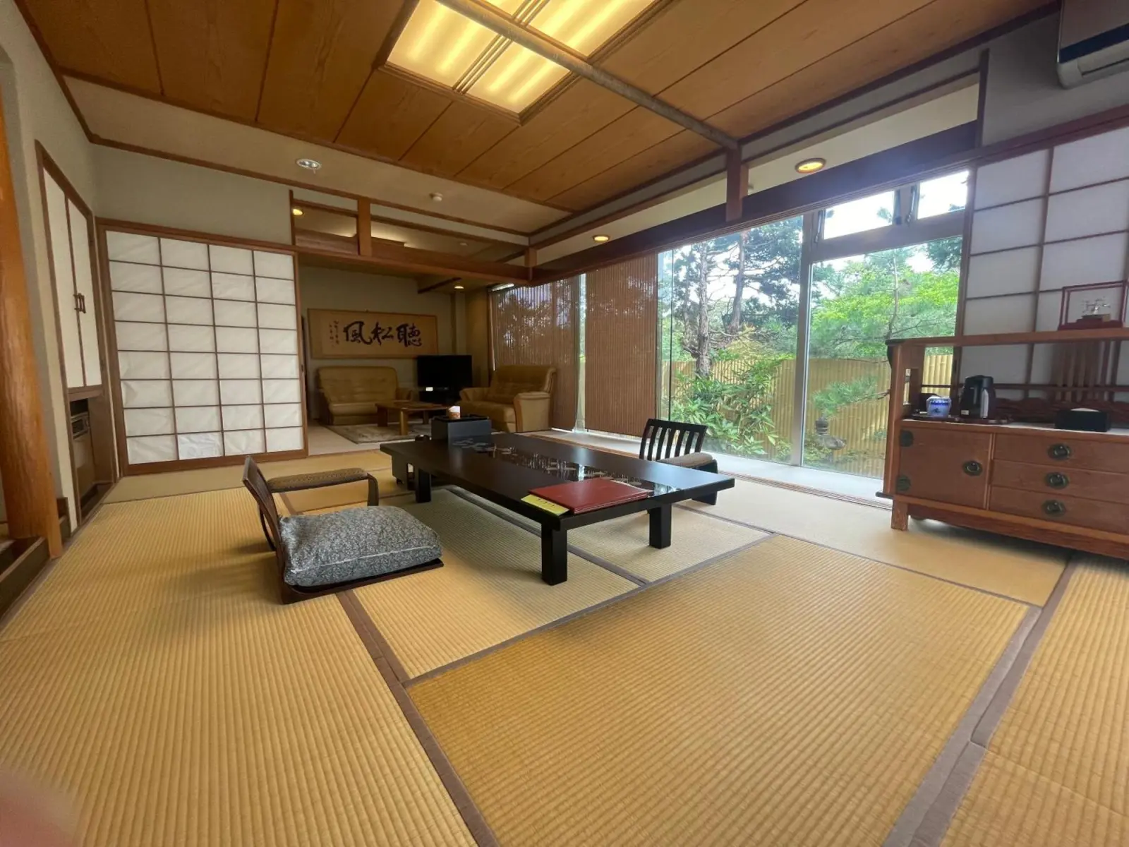Chambre tatami au Ryokan Ichinomatsu à Hakodate