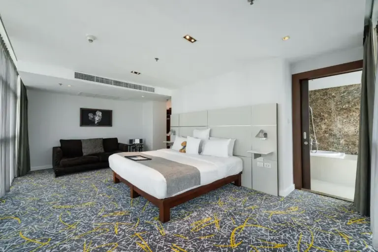 Suite de luxe du S31 Sukhumvit Hotel au design moderne