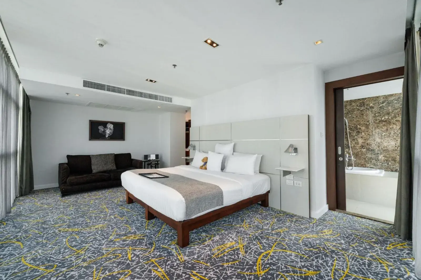 Suite de luxe du S31 Sukhumvit Hotel au design moderne