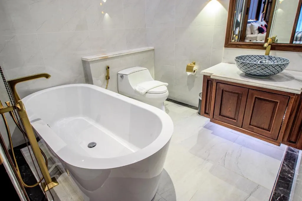 Modernes Badezimmer im S48 River Ping in Chiang Mai
