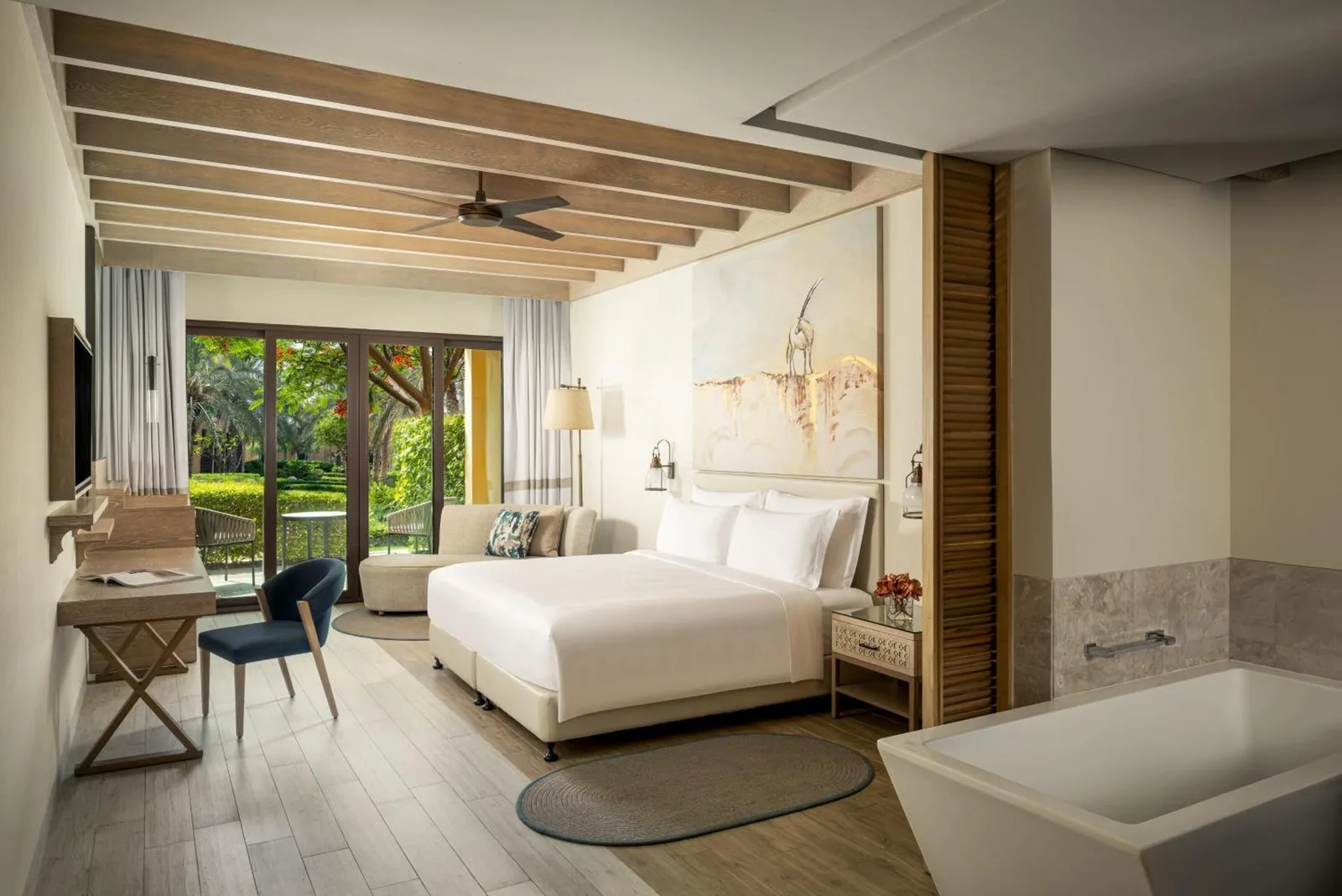 Zimmer mit Gartenblick im Saadiyat Rotana Resort and Villas