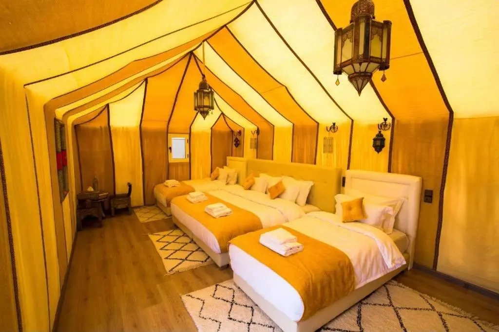 Geräumiges Familienzelt im Sahara Classic Luxury Camp